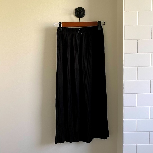 Aritzia Wilfred Celesse Skirt in Black - Picture 2 of 6